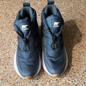 Sorel women’s Out ‘N About puffy zip boot/sneaker